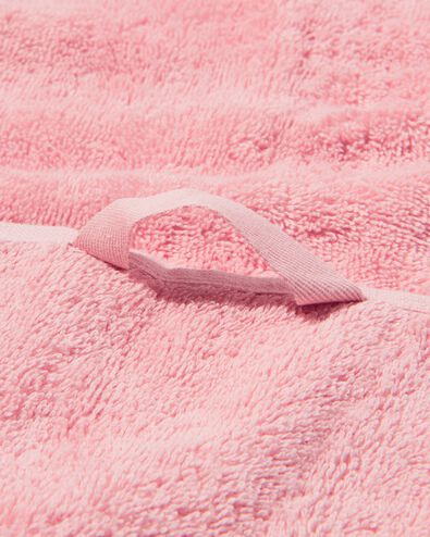serviettes de bain - qualit&eacute; &eacute;paisse rose clair serviette 50 x 100 - 5282852 - HEMA