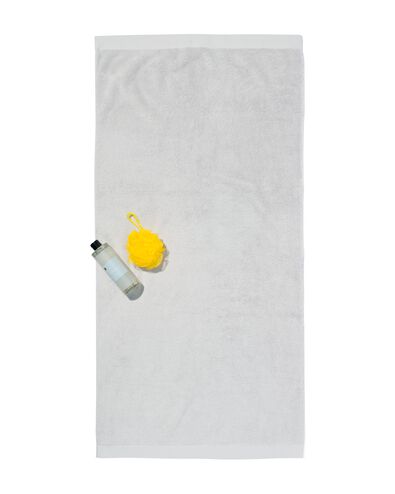 serviette de bain ultrasoft 70 x 140 - gris clair gris clair serviette 70 x 140 - 5217028 - HEMA
