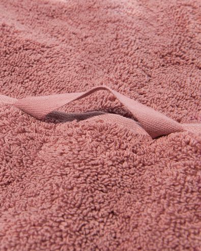 serviettes de bain - hôtel extra doux rose foncé serviette 60 x 110 - 5250353 - HEMA
