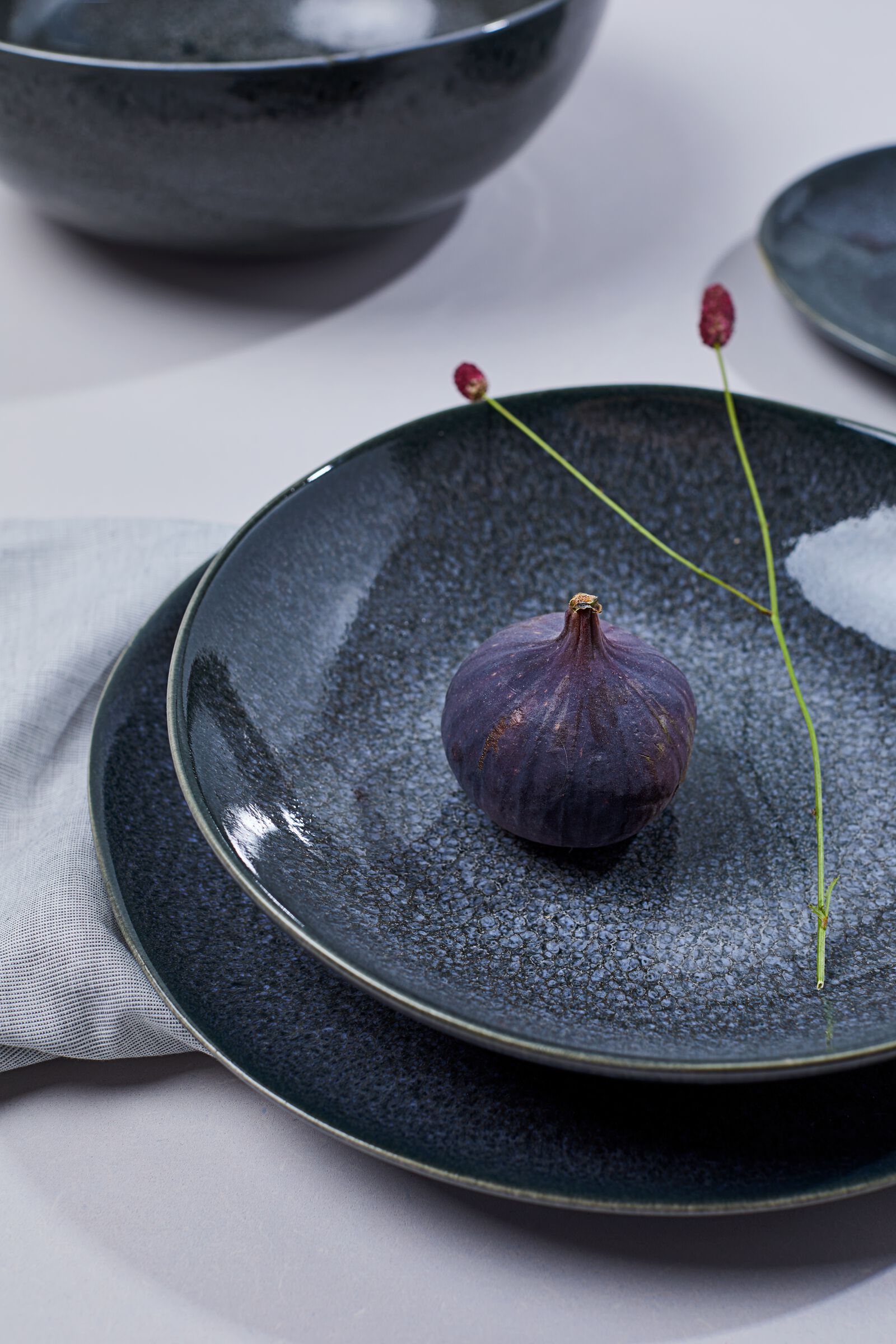 diep bord Porto reactief glazuur zwart 23cm - 9602031 - HEMA