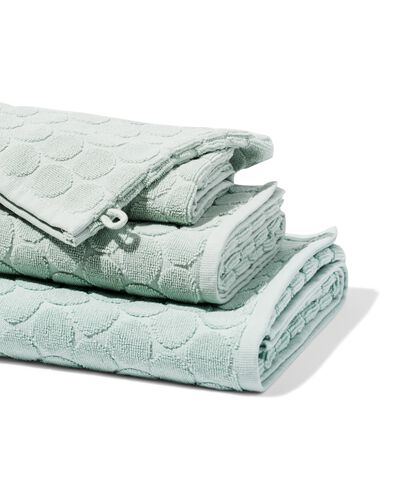 handdoek - 70 x 140 cm - zware kwaliteit - poedergroen gestipt lichtgroen handdoek 70 x 140 - 5210086 - HEMA