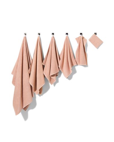 serviette de bain 2&egrave;me vie coton recycl&eacute; rose p&acirc;le rose p&acirc;le - 1000031878 - HEMA