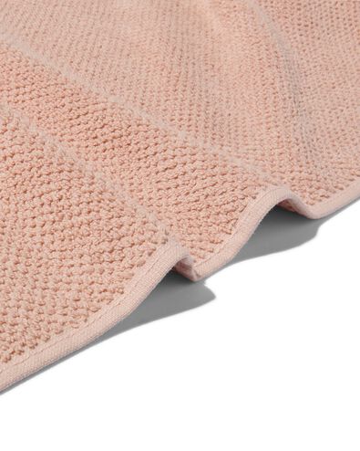 serviette de bain 2&egrave;me vie coton recycl&eacute; rose p&acirc;le rose p&acirc;le - 1000031878 - HEMA