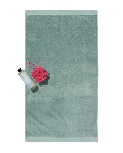 serviettes de bain - h&ocirc;tel extra doux vert marin serviette 60 x 110 - 5284609 - HEMA