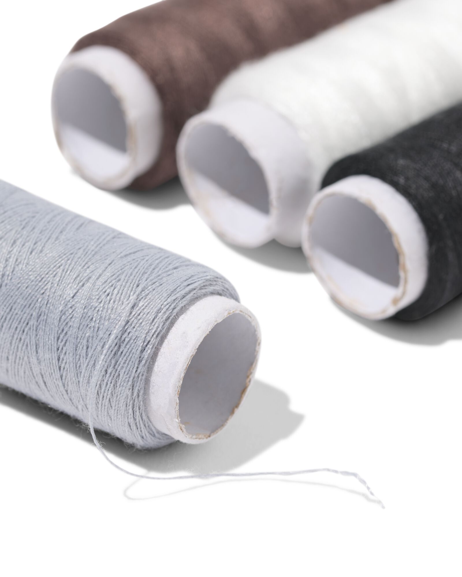 set de fils &agrave; coudre 100m noir blanc marron gris - 4 pi&egrave;ces - 1400279 - HEMA