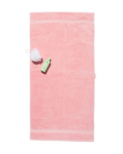 serviettes de bain - qualité épaisse rose clair serviette 70 x 140 - 5282854 - HEMA