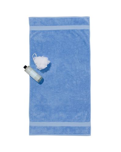 serviette de bain 60x110 qualit&eacute; &eacute;paisse bleu frais bleu vif serviette 60 x 110 - 5250385 - HEMA