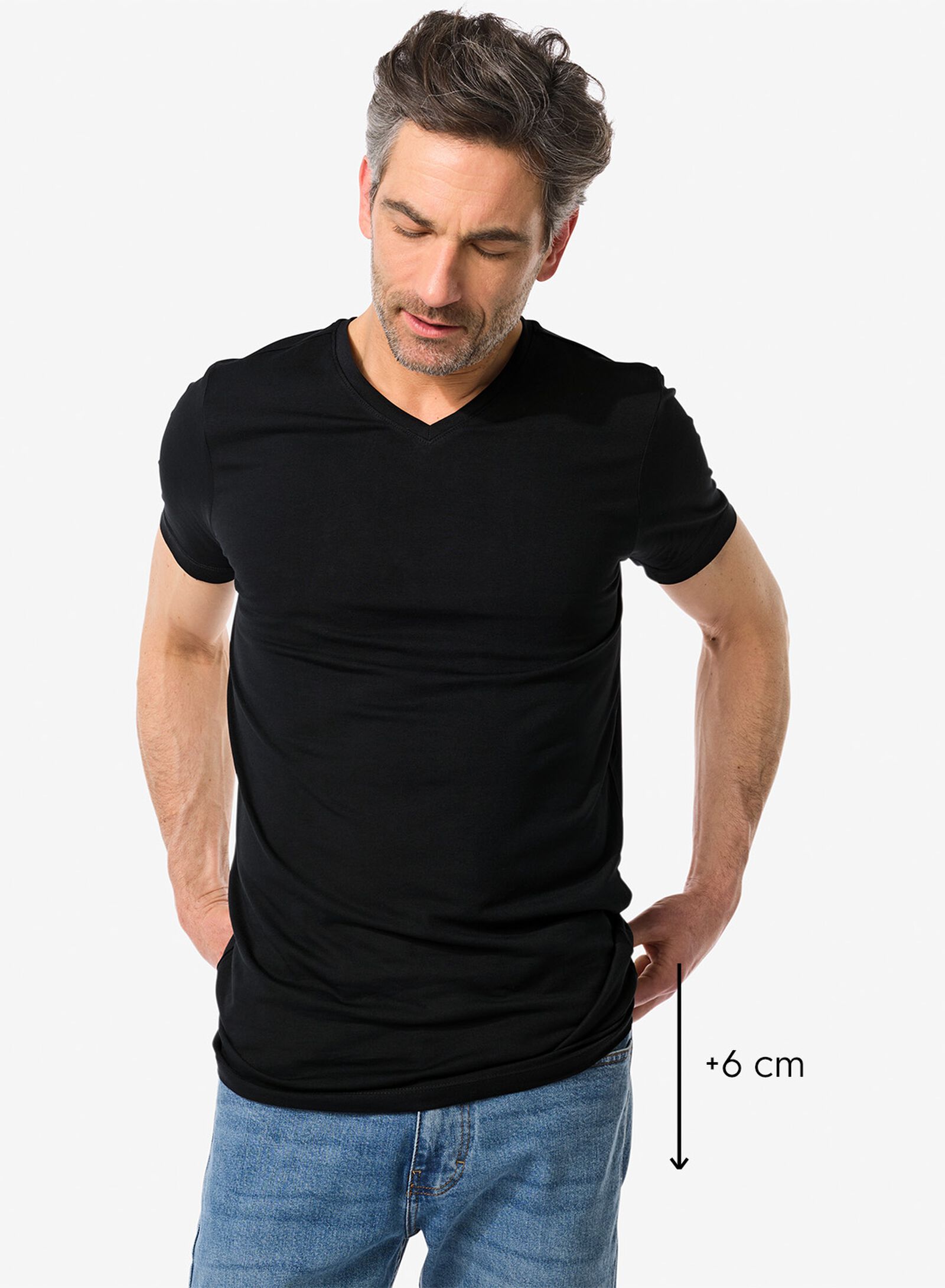 heren t-shirt slim fit v-hals extra lang zwart - 1000009853 - HEMA