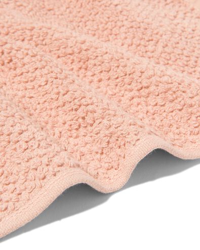 serviette de bain 2&egrave;me vie coton recycl&eacute; rose p&acirc;le rose p&acirc;le - 1000031878 - HEMA
