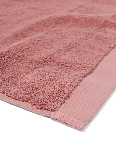 petite serviette 33x50 qualit&eacute; h&ocirc;teli&egrave;re extra douce rose profond rose fonc&eacute; petite serviette - 5250351 - HEMA