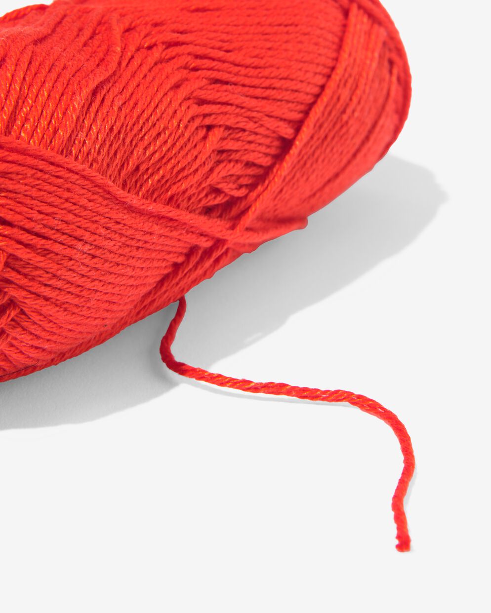 katoen garen rood 50gram 105meter - HEMA