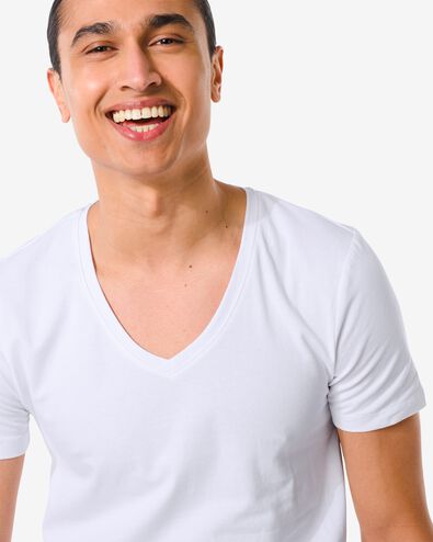 Herren-T-Shirt, Slim Fit, tiefer V-Ausschnitt, extralang weiß XL - 34292738 - HEMA