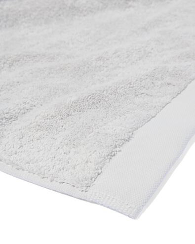 serviette de bain - 70x140 cm - ultra doux - gris clair gris clair serviette 70 x 140 - 5217028 - HEMA