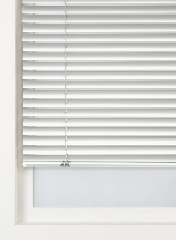 store v&eacute;nitien en aluminium tr&egrave;s brillant wit wit - 1000031780 - HEMA