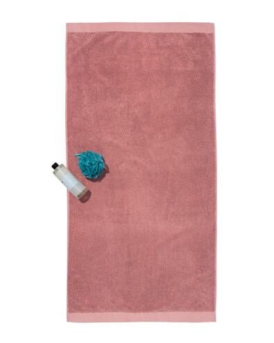 serviettes de bain - h&ocirc;tel extra doux rose fonc&eacute; serviette 70 x 140 - 5250354 - HEMA