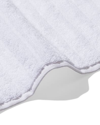 petite serviette 30x55 qualité épaisse tissu relief blanc blanc petite serviette - 5200193 - HEMA