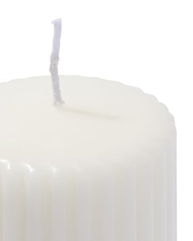 bougie cylindrique ⌀7 x 13 cm nervur&eacute;e ivoire-vert clair - 13509072 - HEMA