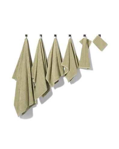 serviette de bain 2&egrave;me vie coton recycl&eacute; vert clair - 1000031877 - HEMA