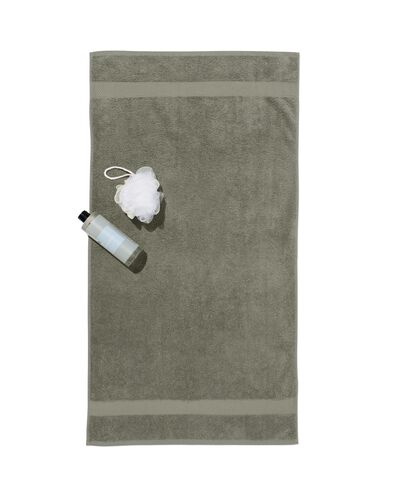handdoek 60x110 zware kwaliteit - legergroen legergroen handdoek 60 x 110 - 5200703 - HEMA