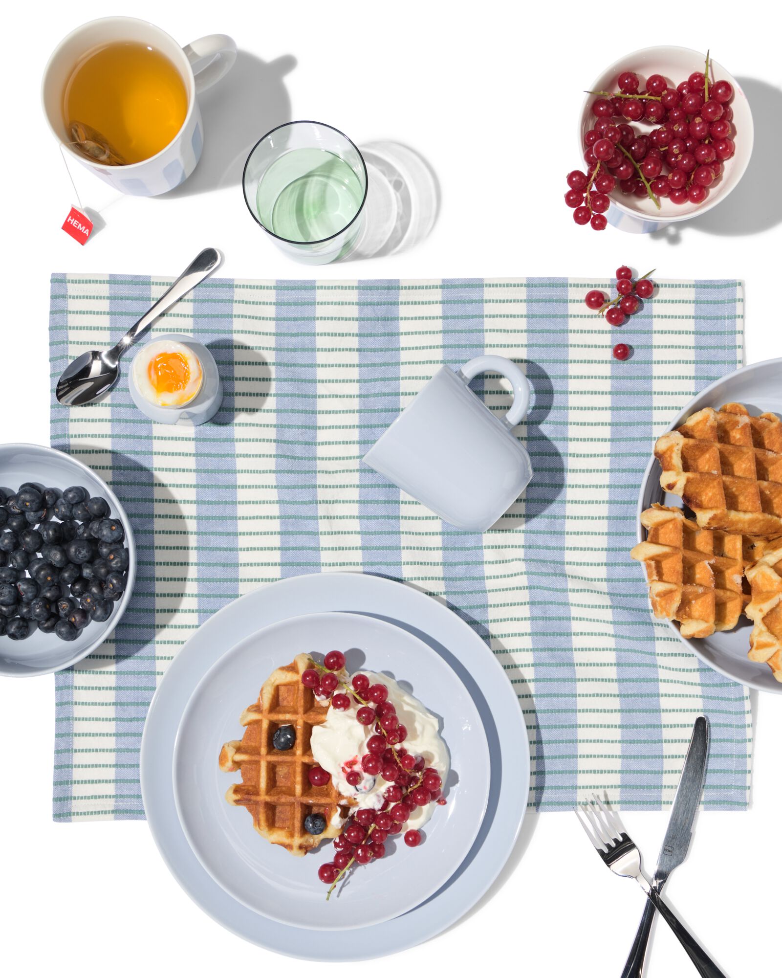 mok 490ml Tafelgenoten new bone wit met blauw - 9650023 - HEMA