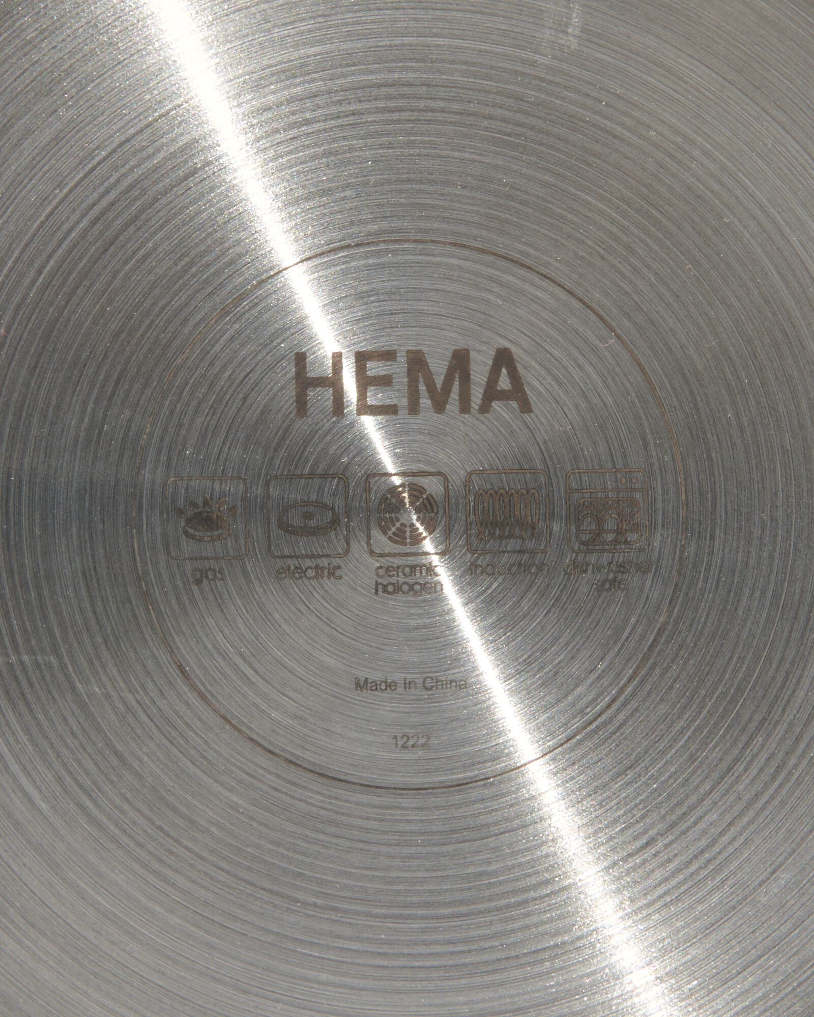 sauteuse avec couvercle &Oslash;28 cm Malm&ouml; sauteuse 28 cm Malmo - 80190036 - HEMA