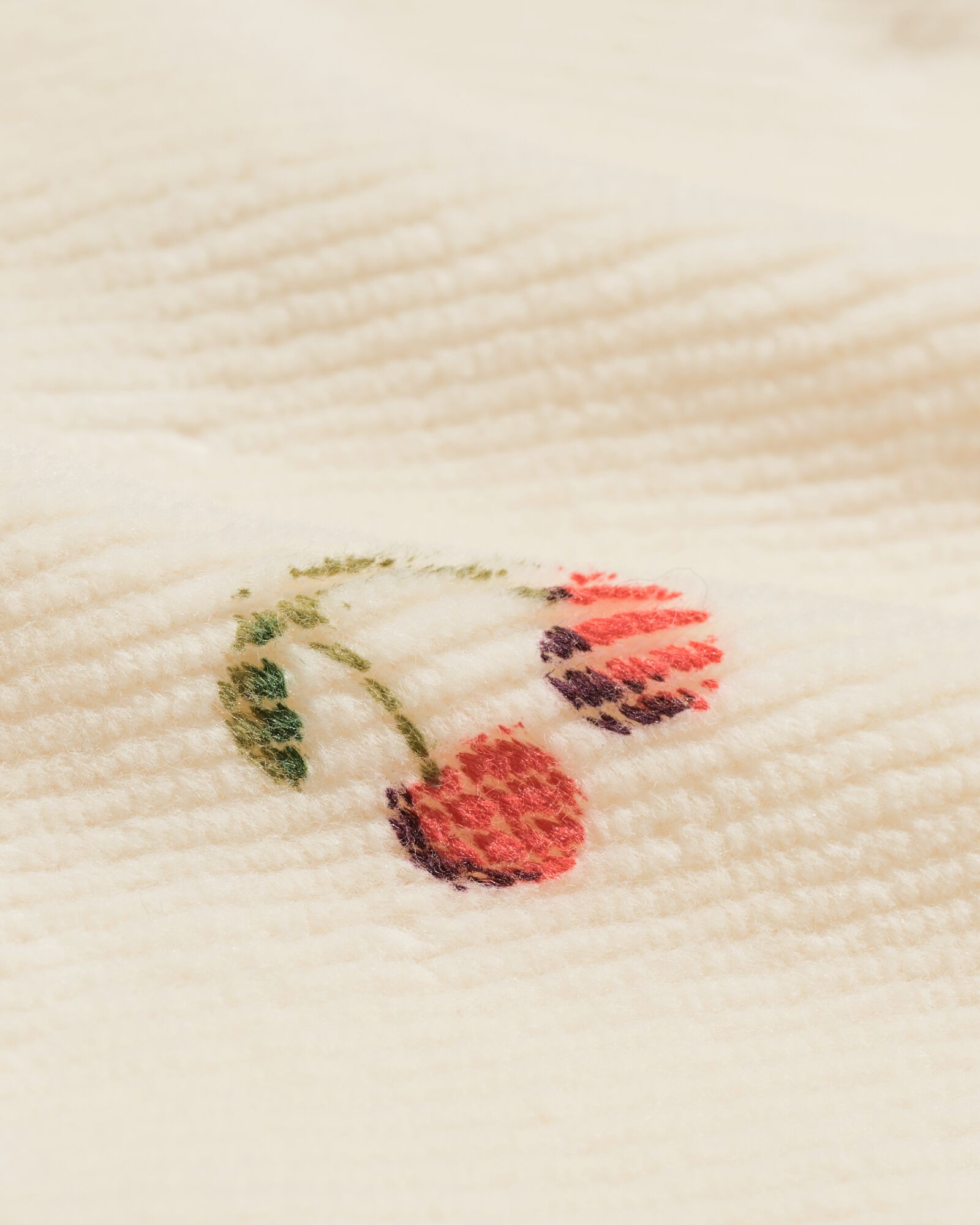 barboteuse nouveau-n&eacute; velours c&ocirc;tel&eacute;e cerises &eacute;cru &eacute;cru - 33443320ECRU - HEMA