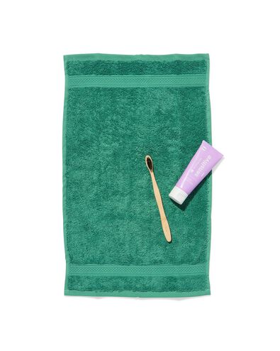 G&auml;stehandtuch 33x50cm schwere Qualit&auml;t, Mittelgr&uuml;n mittelgr&uuml;n G&auml;stehandtuch - 5282869 - HEMA