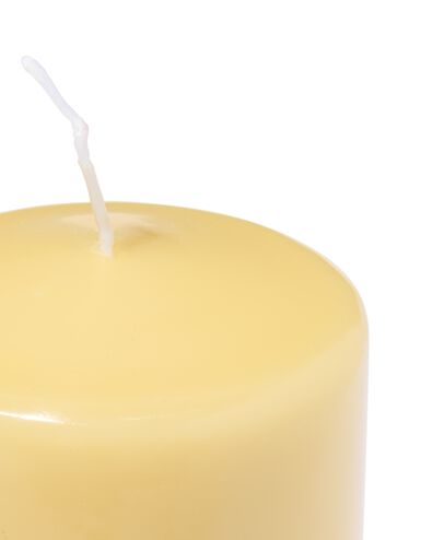 grosse bougie 7 x 8 cm stri&eacute;e jaune clair - 13509018 - HEMA