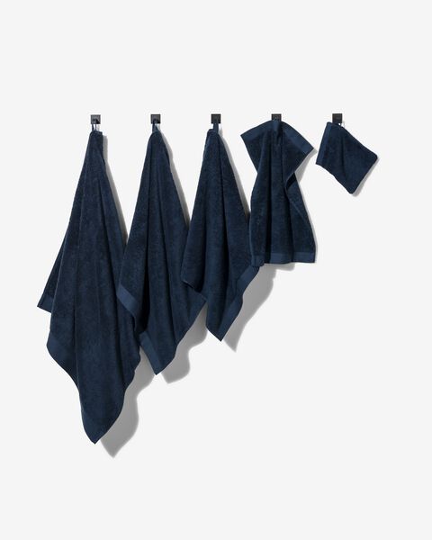 handdoek 70x140 hotelkwaliteit extra zacht donkerblauw donkerblauw handdoek 70 x 140 - 5270129 - HEMA