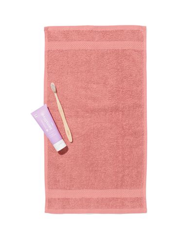 G&auml;stehandtuch 30 &times; 55, schwere Qualit&auml;t &ndash; Rosa altrosa G&auml;stehandtuch - 5200706 - HEMA
