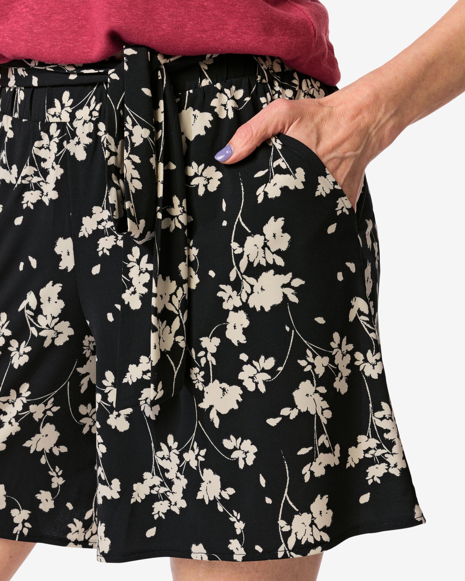 damesshort Remmy wide fit jersey bloemen zwart zwart - 36208820BLACK - HEMA