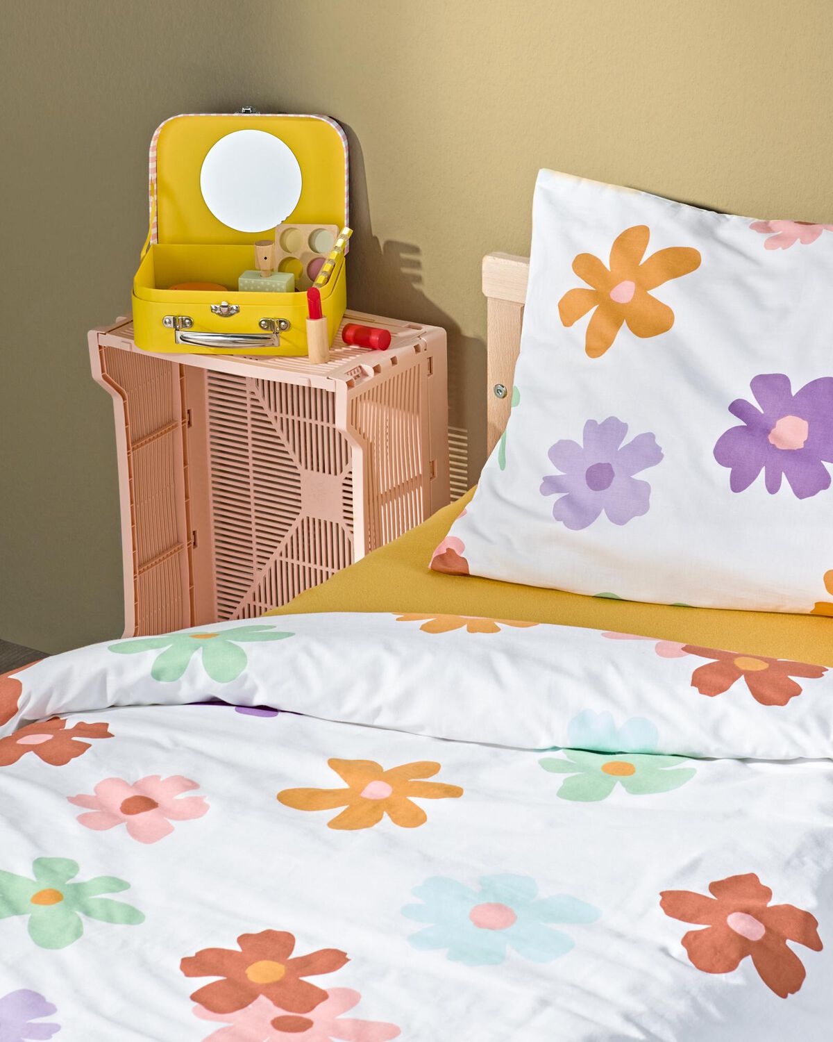 Kinder-Bettwäsche mit Blumen, rosafarbener Kiste und Spielkoffer - 200140 - HEMA