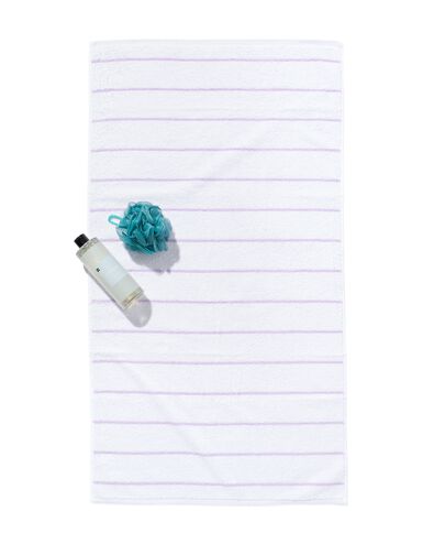 serviette de bain 60x110 qualit&eacute; &eacute;paisse blanche avec rayure lilas - 5254709 - HEMA