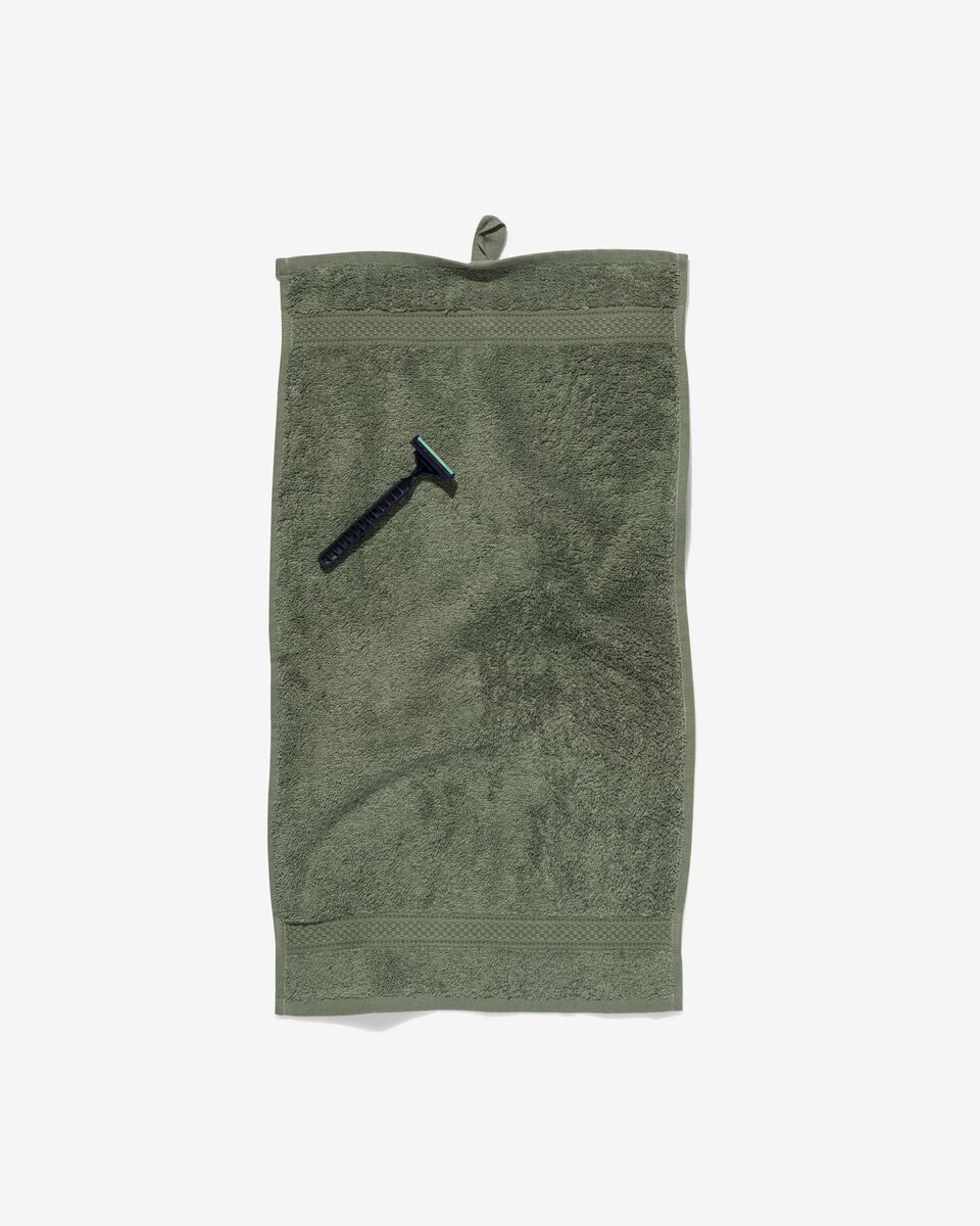 petite serviette 30x55 qualité épaisse - vert armée - 5200701 - HEMA