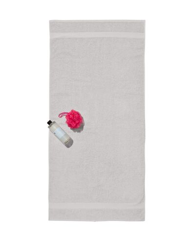 baddoek zware kwaliteit 70 x 140 - licht grijs lichtgrijs handdoek 70 x 140 - 5240205 - HEMA