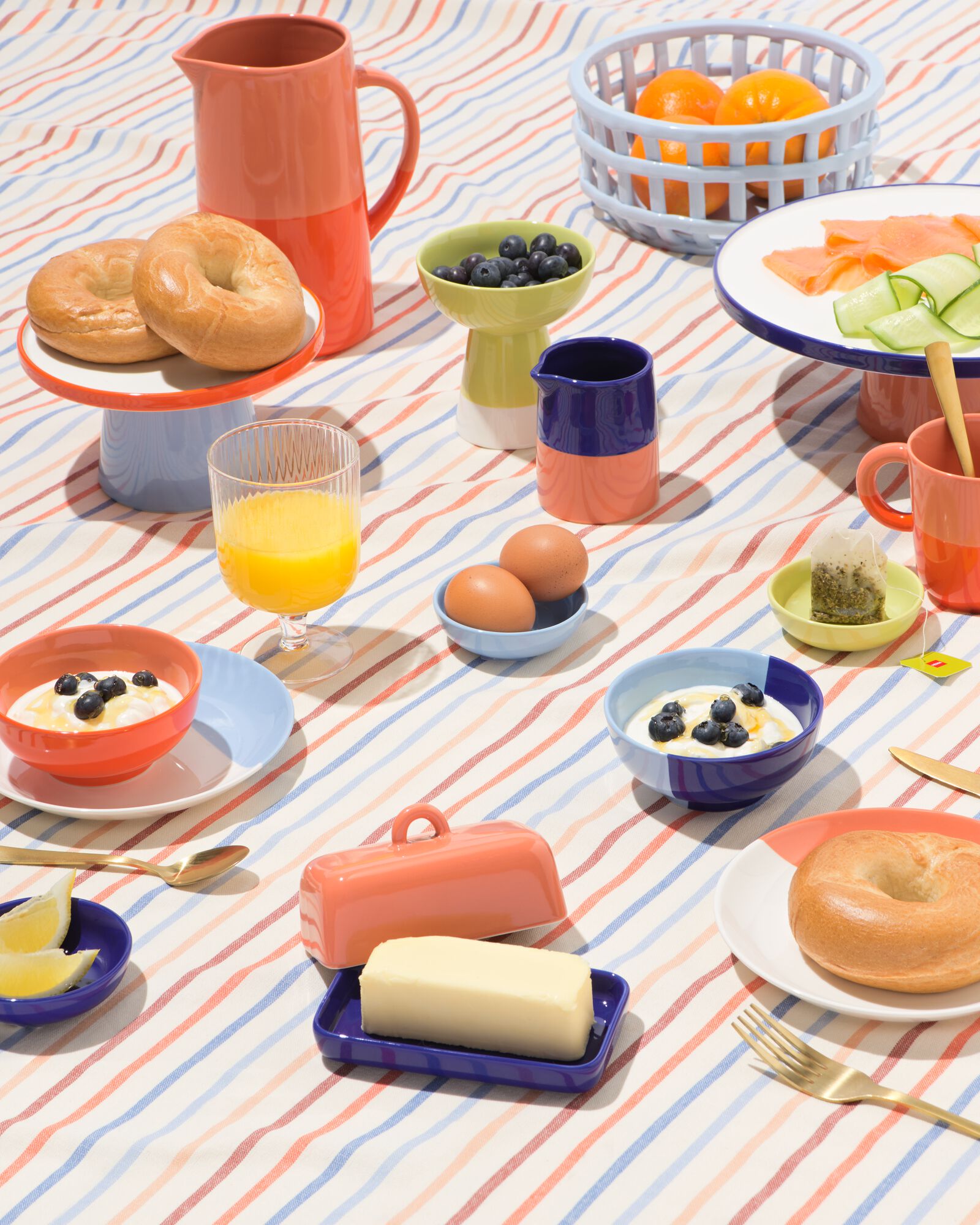 bol sur pied &Oslash;11x12cm service &agrave; combiner new bone blanc avec vert clair - 9650109 - HEMA