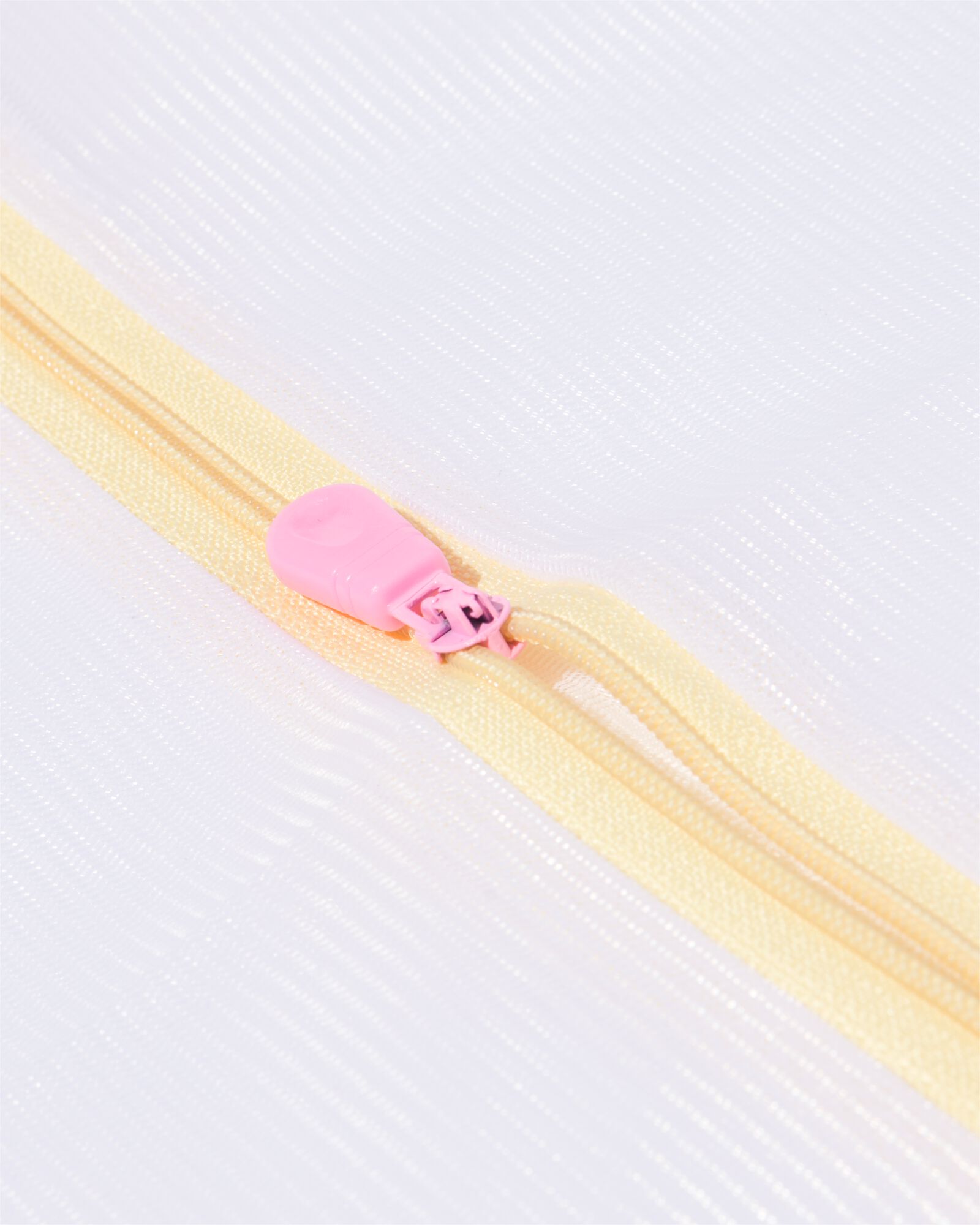 sac &agrave; linge 30x40 cm jaune - 20500198 - HEMA