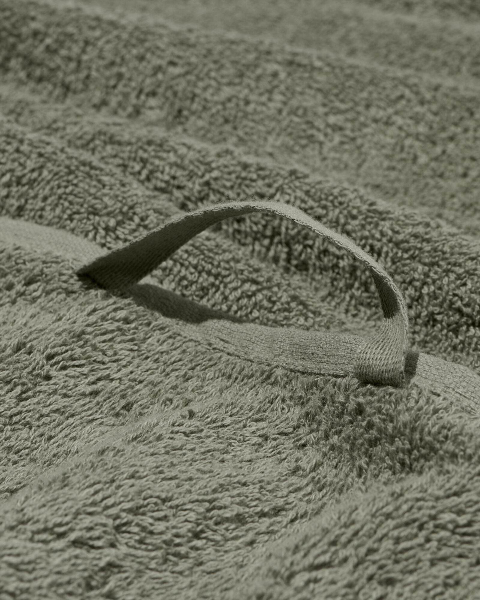 handdoek 70x140 zware kwaliteit - legergroen legergroen handdoek 70 x 140 - 5200704 - HEMA