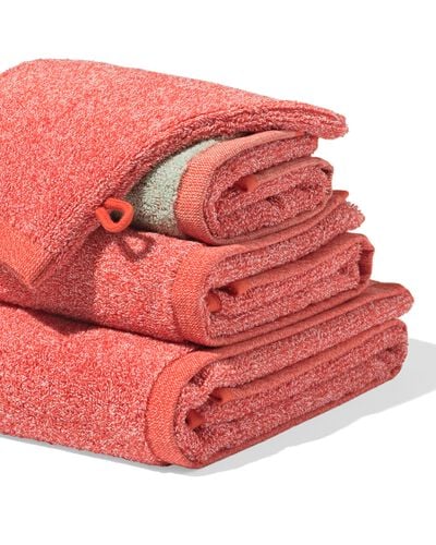 serviettes de bain - qualit&eacute; &eacute;paisse rouge petite serviette - 5200360 - HEMA