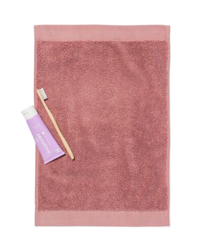 serviettes de bain - h&ocirc;tel extra doux rose fonc&eacute; petite serviette - 5250351 - HEMA