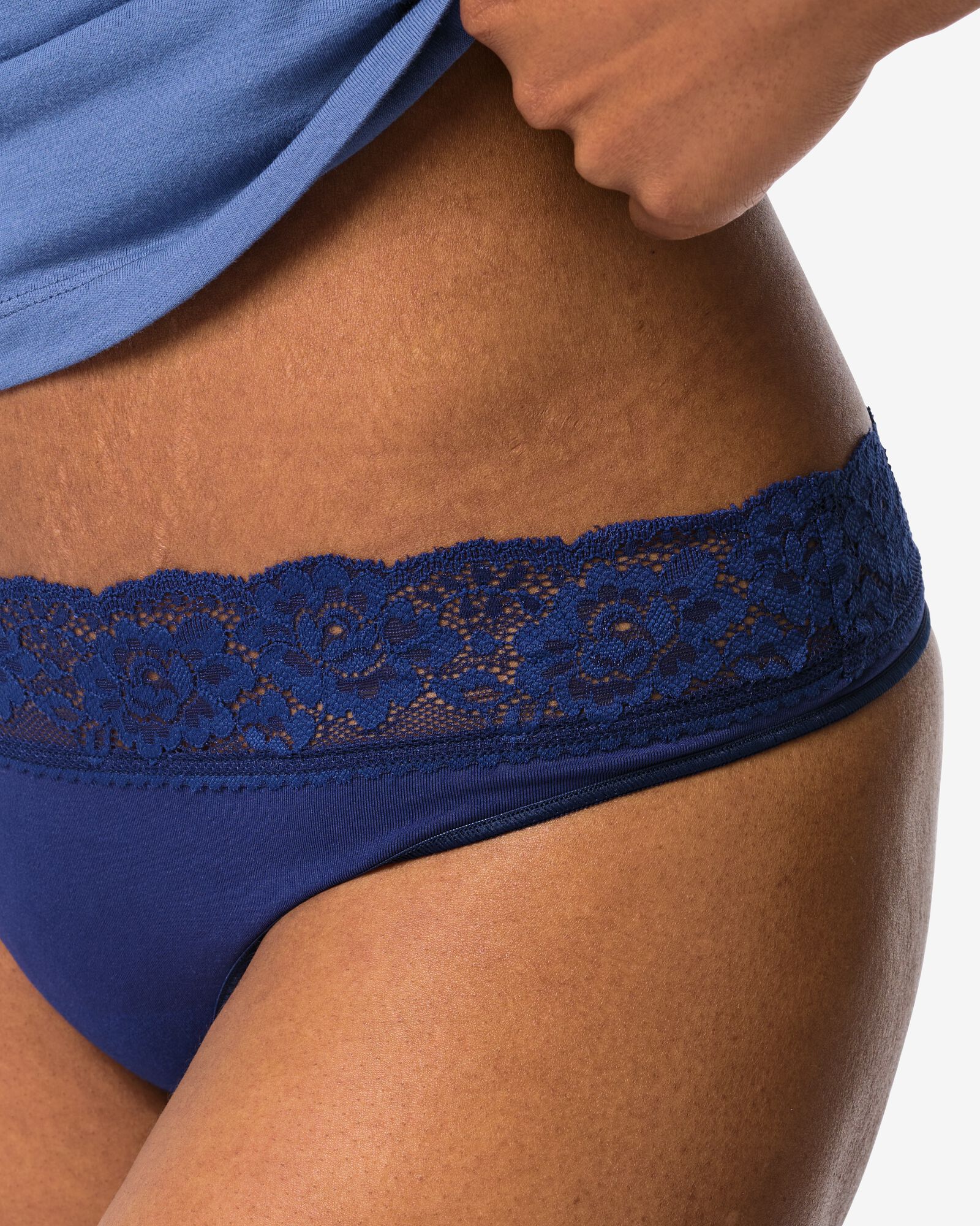 damesstring naadloos micro met kant donkerblauw donkerblauw - 19601734DARKBLUE - HEMA