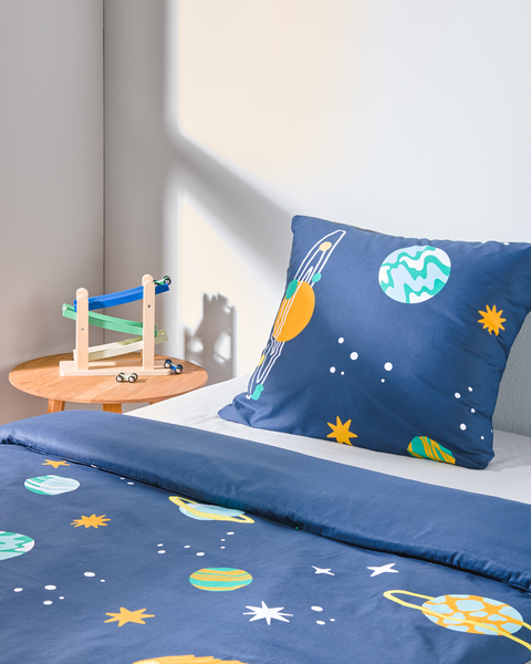 Kinder-Bettwäsche – Soft Cotton – 140 x 200 cm – dunkelblau mit Planetenmuster - 5740077 - HEMA