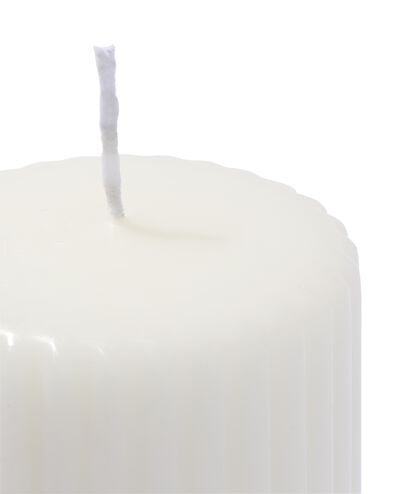 bougie cylindrique &Oslash; 7 x 13 cm nervures ivoire-lilas - 13509073 - HEMA