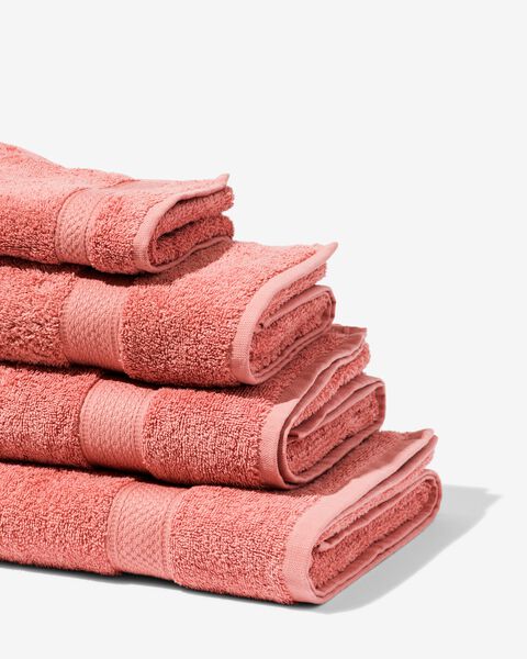 petite serviette 30x55 qualité épaisse - rose vieux rose petite serviette - 5200706 - HEMA