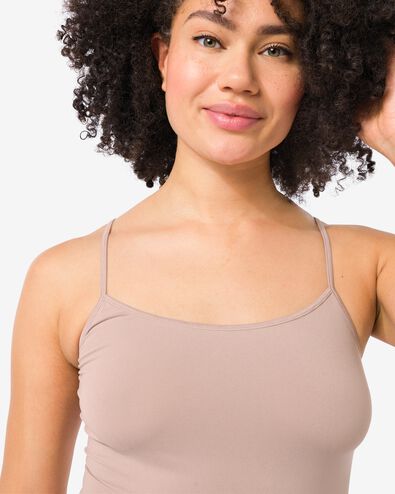 Nahtloses Damenunterhemd aus Mikrofaser mit Spaghettitr&auml;gern beige - 19621045BEIGE - HEMA