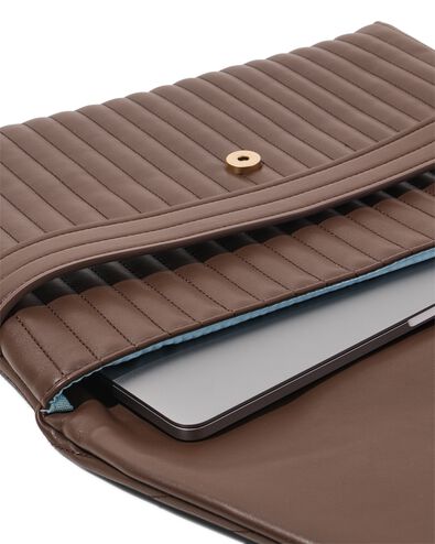 housse pour ordinateur portable 37x28x2,5cm avec rabat matelass&eacute; marron fonc&eacute; - 18760012 - HEMA