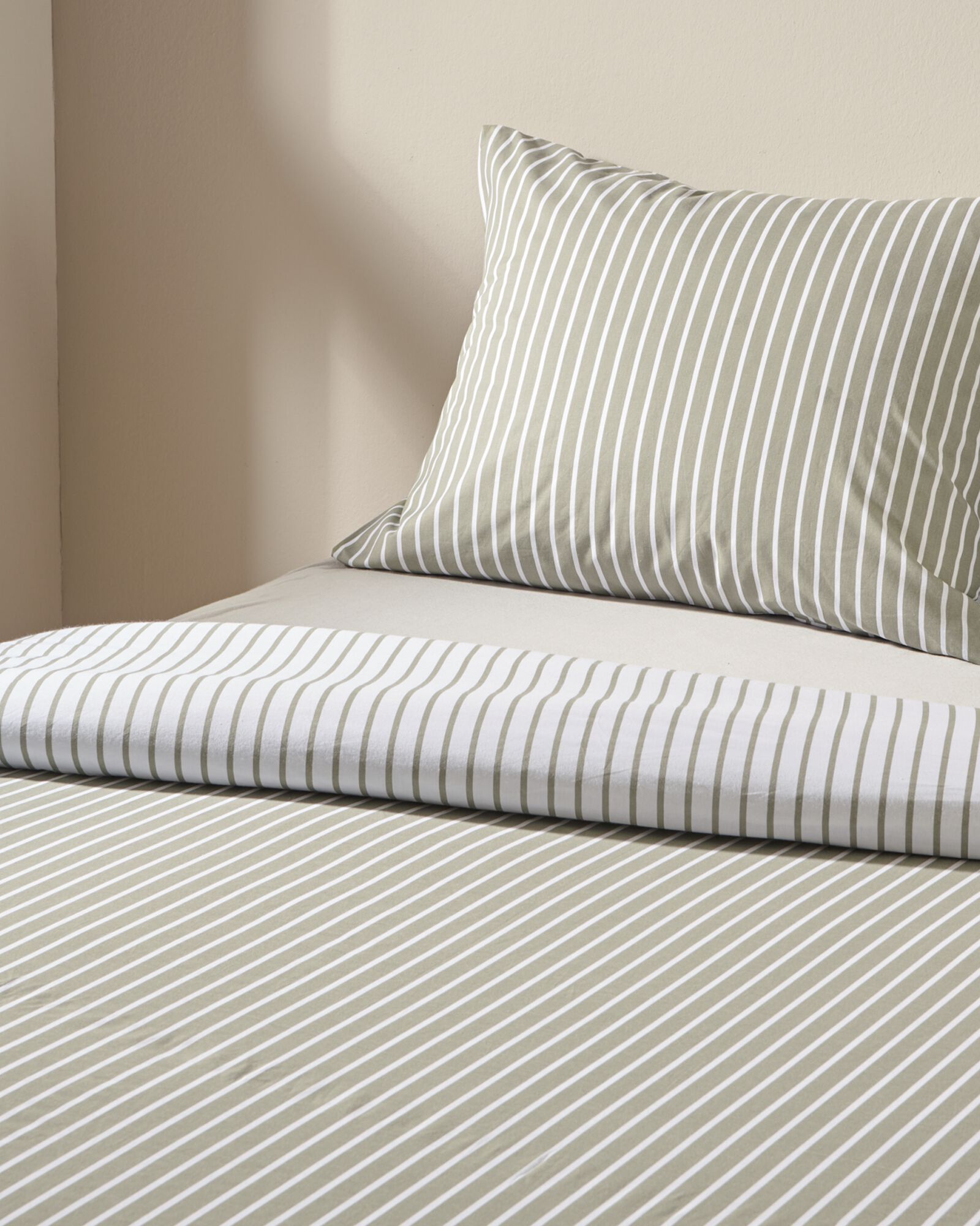 Bettbezug 140 &times; 200/220 cm, weiche Baumwolle, gr&uuml;n gestreift - 5790173 - HEMA