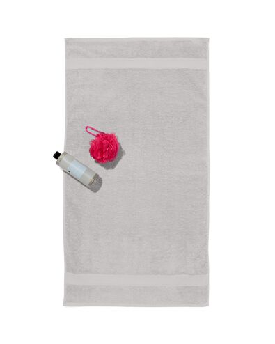 baddoek zware kwaliteit 60 x 110 - licht grijs lichtgrijs handdoek 60 x 110 - 5240204 - HEMA