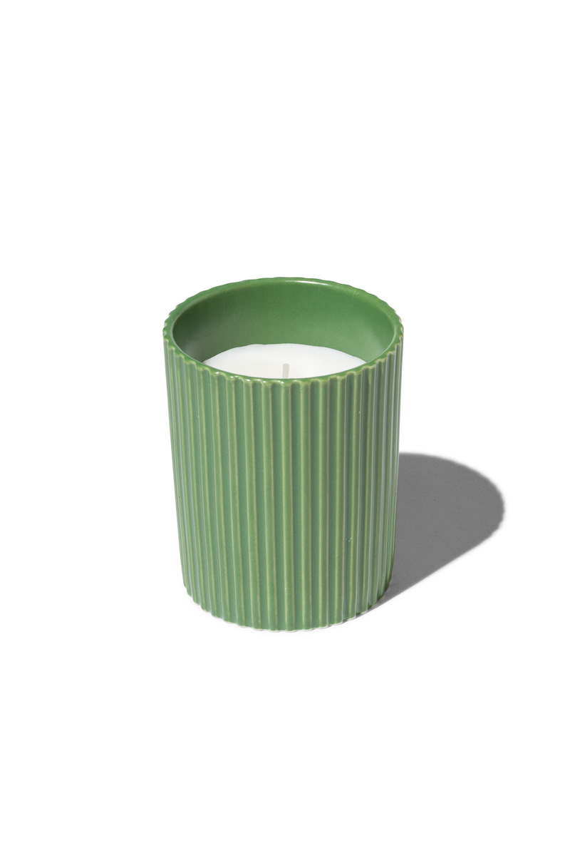 Kerze in geriffelter Vase, Ø 7.5 x 10 cm, grün - 13502860 - HEMA