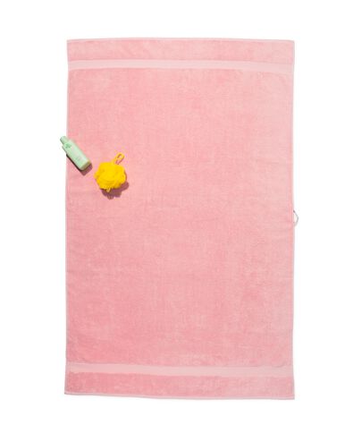 serviettes de bain - qualit&eacute; &eacute;paisse rose clair serviette 100 x 150 - 5282855 - HEMA